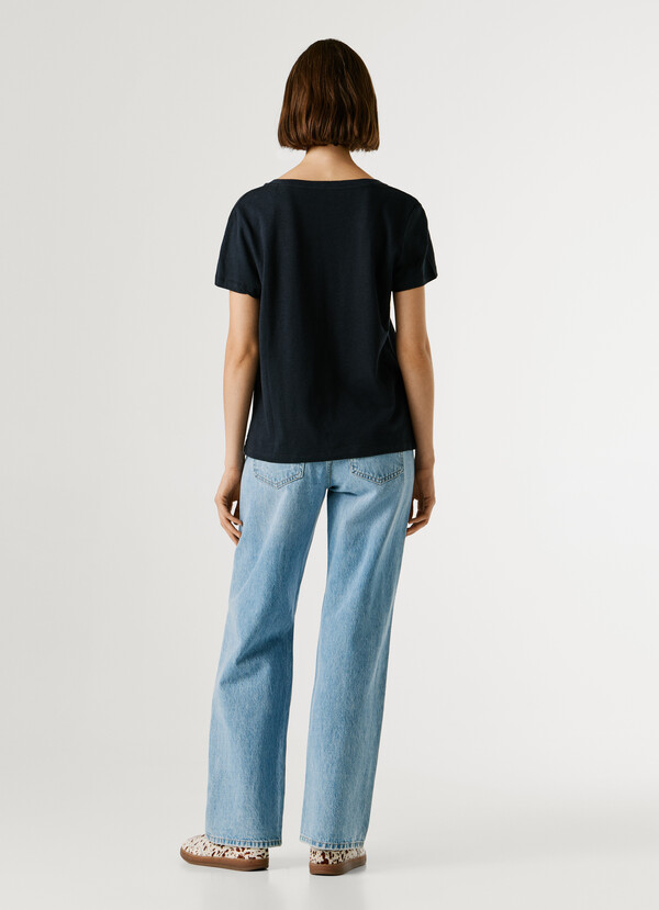 V-NECK EMBROIDERED LOGO T-SHIRT