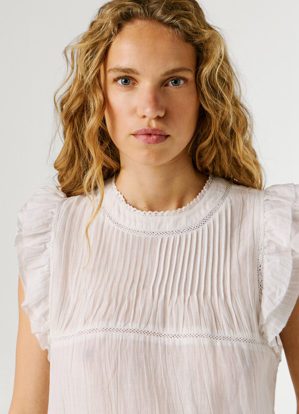 PLEATED DETAILS BLOUSE