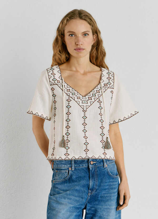 EMBROIDERED V-NECK BLOUSE