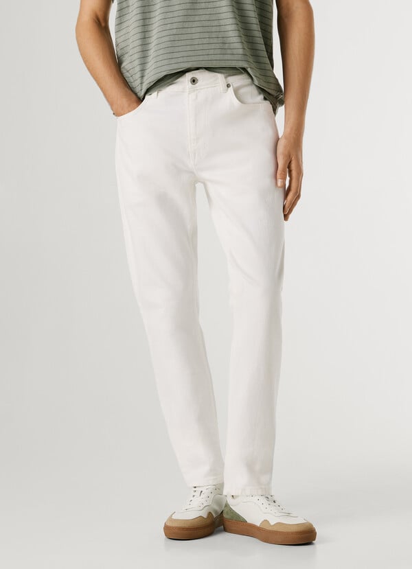 STANLEY- TAPER FIT MID-RISE JEANS
