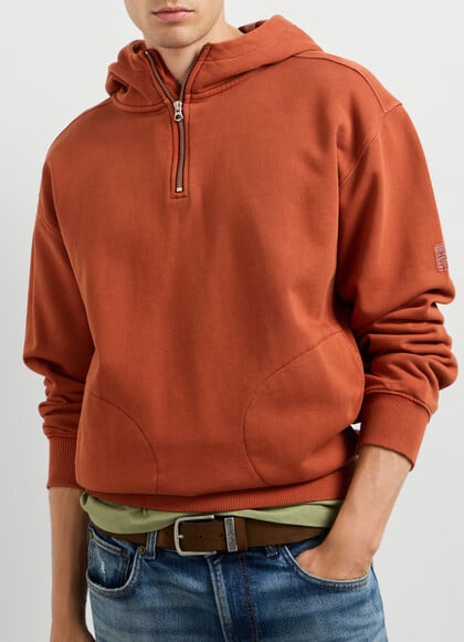 CASUAL FIT HOODIE