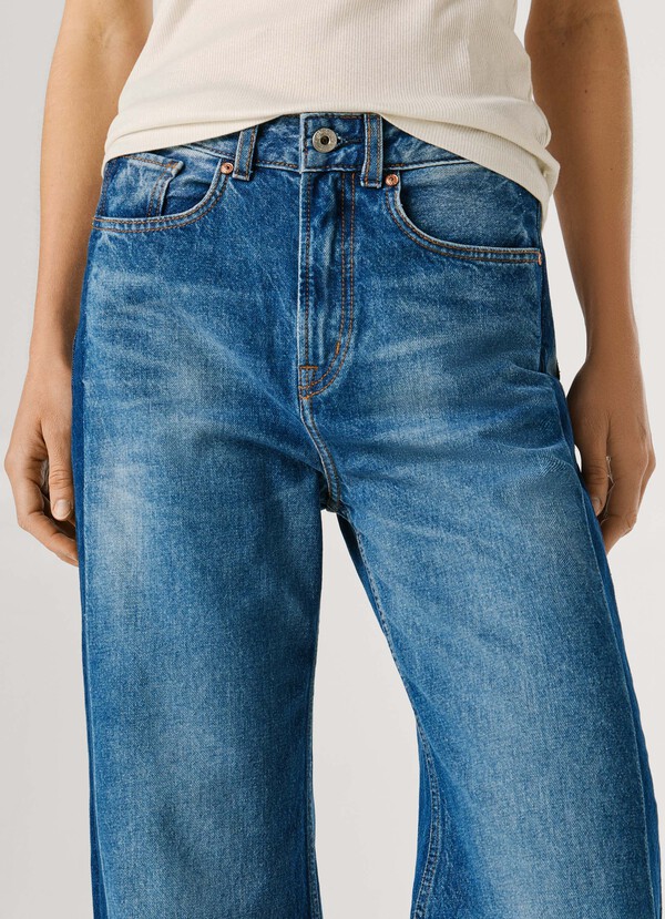HIGH-RISE STRAIGHT FIT JEANS - EDEN