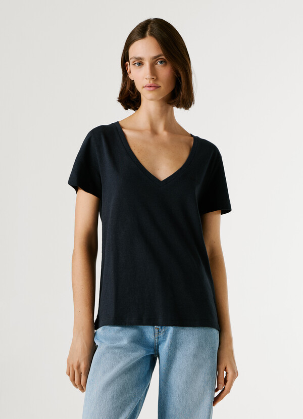 V-NECK EMBROIDERED LOGO T-SHIRT