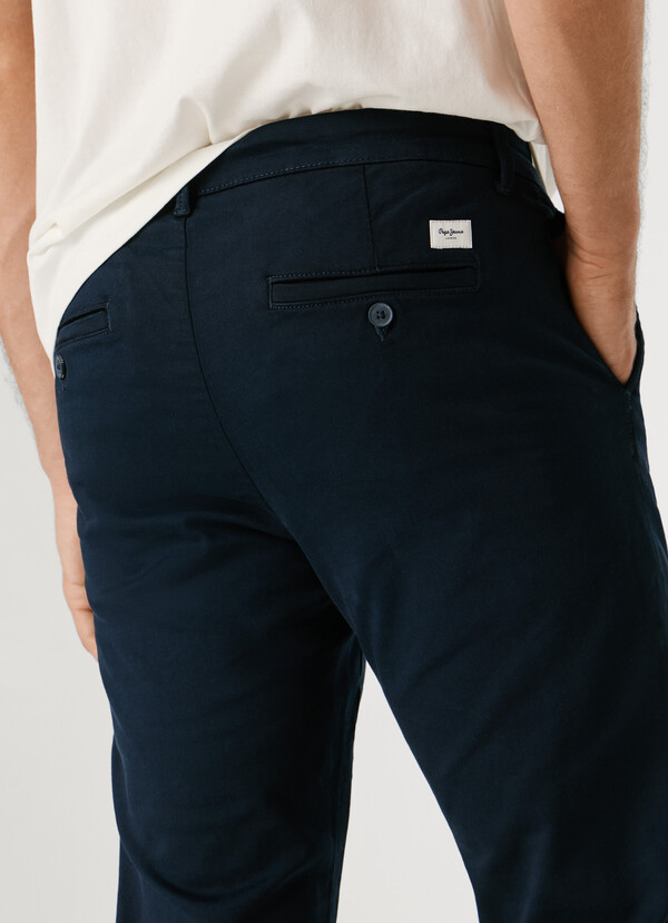 SLIM FIT CHINOS