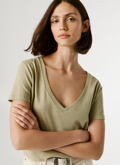 V-NECK EMBROIDERED LOGO T-SHIRT