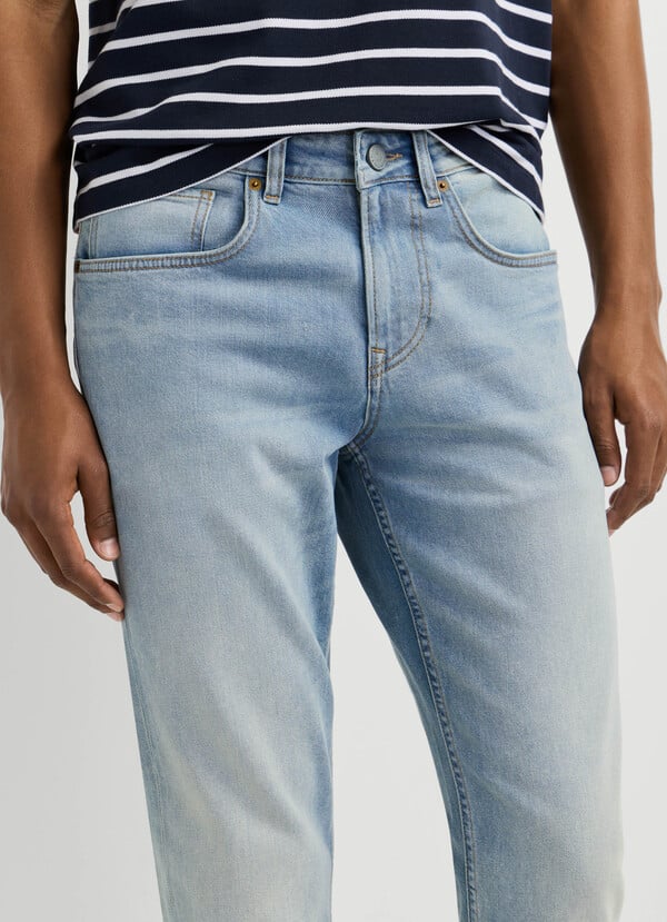 CASH - STRAIGHT FIT MID-RISE JEANS