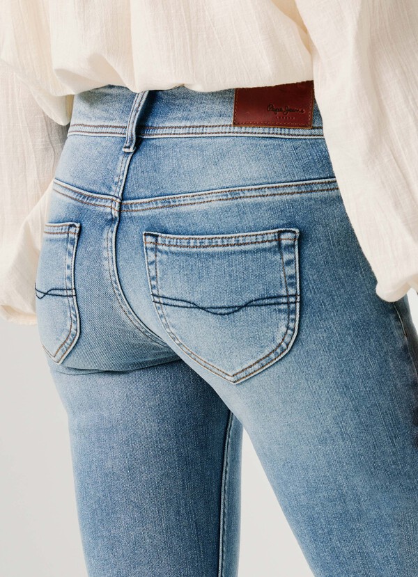 LOW-RISE SLIM FIT JEANS - VENUS