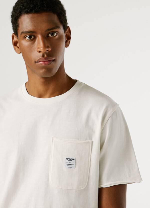 REGULAR FIT FRONT POCKET T-SHIRT