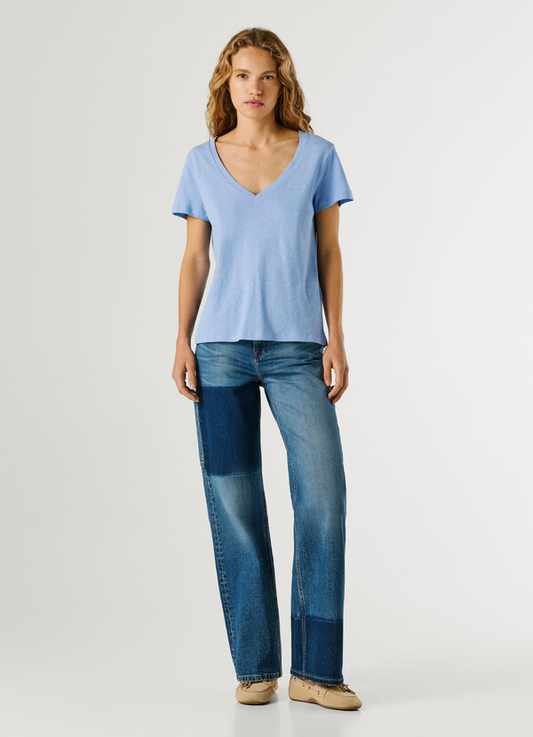 V-NECK EMBROIDERED LOGO T-SHIRT