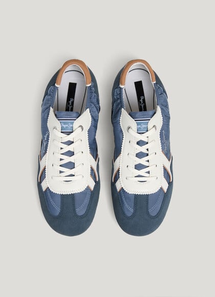 TRAINERS WITH SUEDE DETAILS