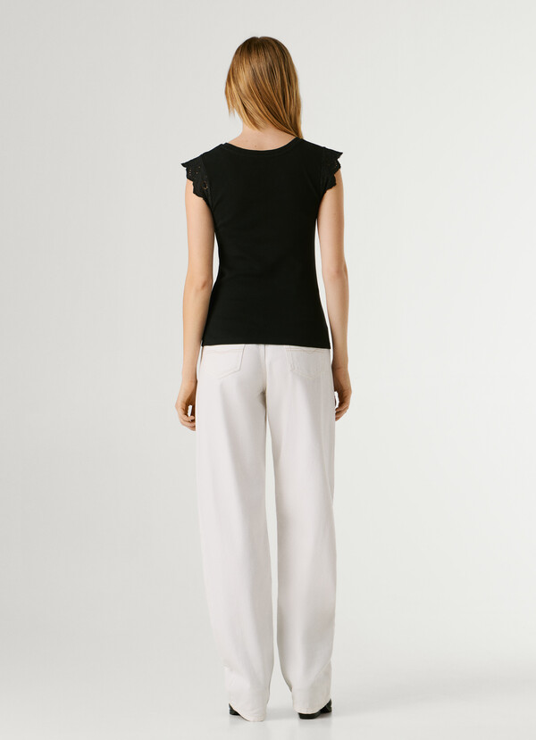 SLEEVELESS RIBBED BLOUSE