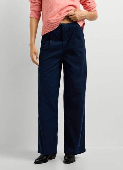 STRAIGHT TROUSERS WITH PLEATS