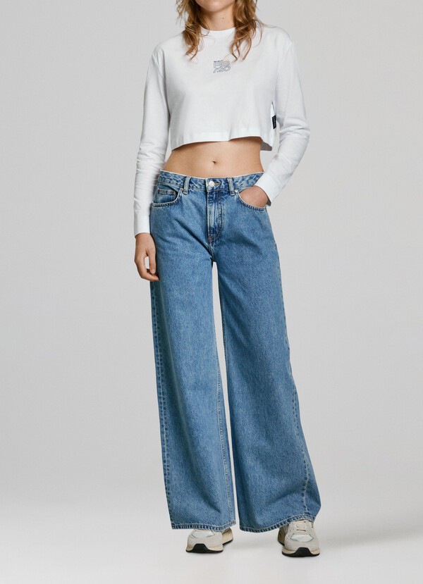 CROPPED FIT LONG-SLEEVE T-SHIRT