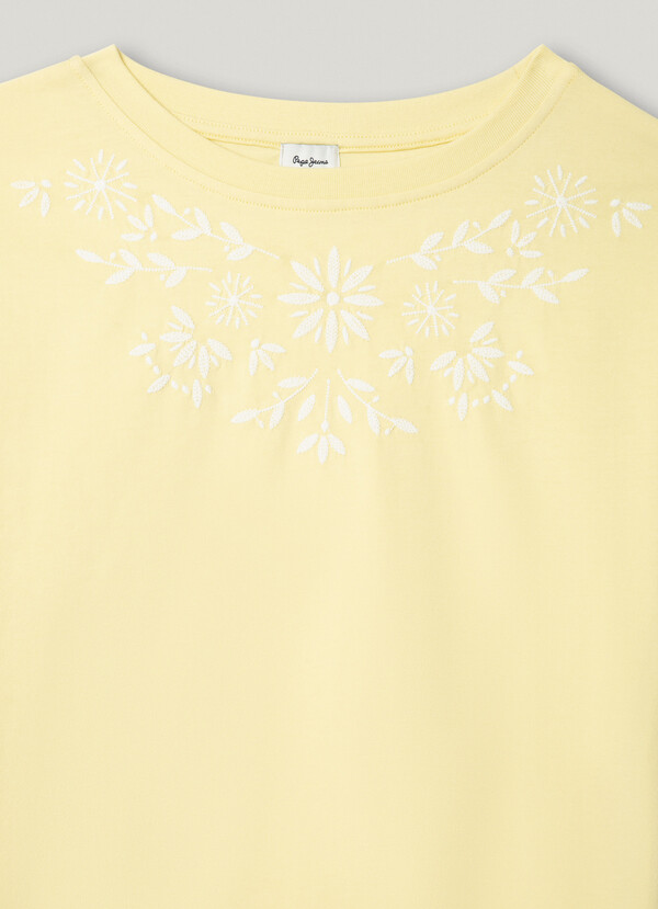 RELAXED FIT FLORAL EMBROIDERY T-SHIRT