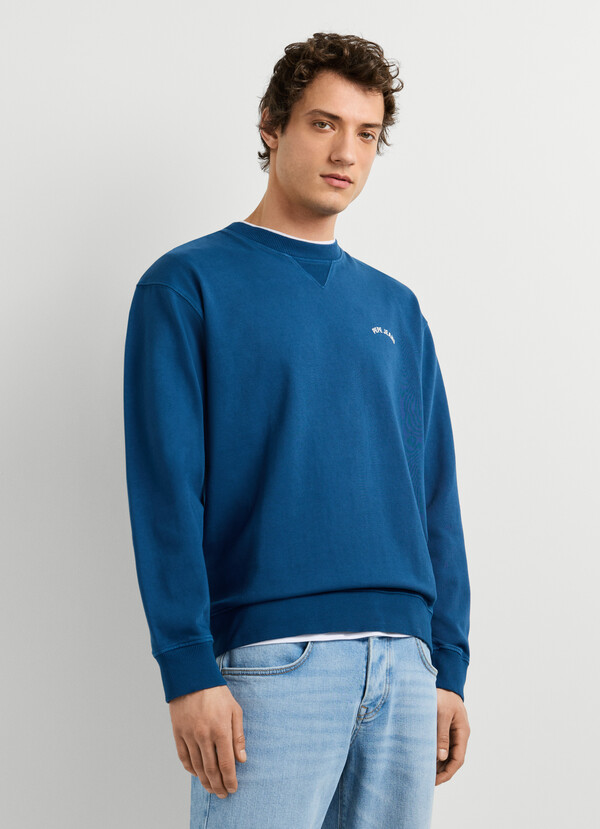 CREW NECK CASUAL FIT SWEATSHIRT
