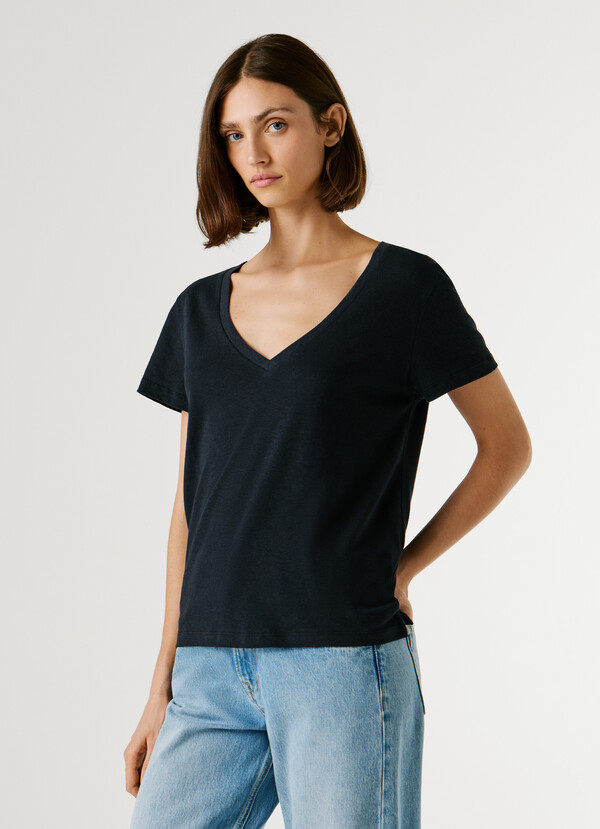 V-NECK EMBROIDERED LOGO T-SHIRT