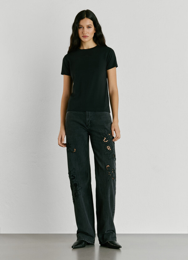 EMBROIDERED W11 LOGO T-SHIRT