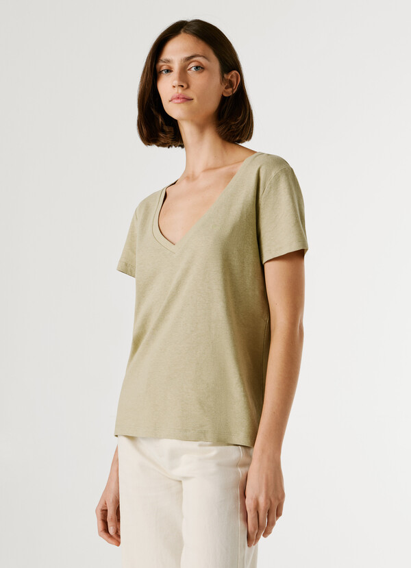 V-NECK EMBROIDERED LOGO T-SHIRT