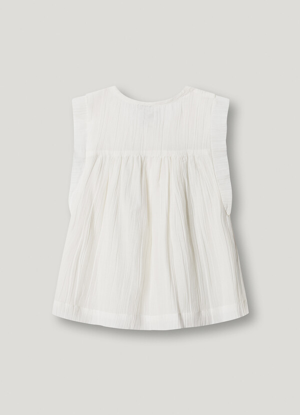 BLUSA CON DETALLES BORDADOS