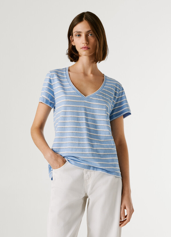 V-NECK STRIPED T-SHIRT