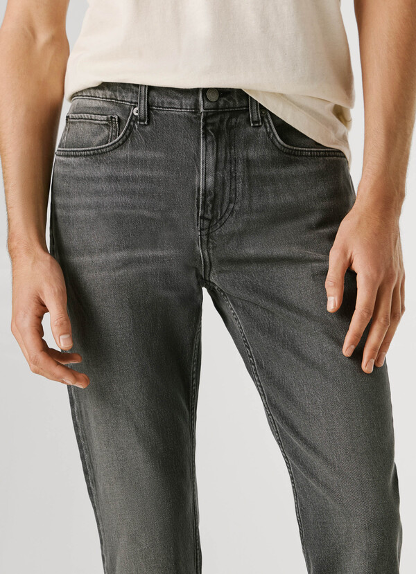 HATCH - SLIM FIT MID-RISE JEANS