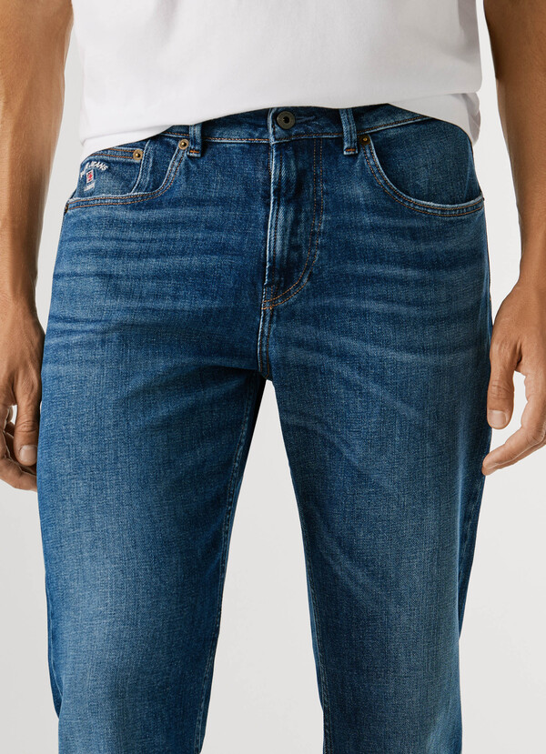 CASH - STRAIGHT FIT MID-RISE JEANS