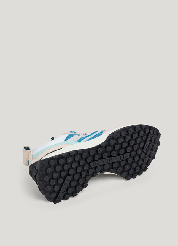 TRAINERS WITH TRANSLUCENT DETAILS