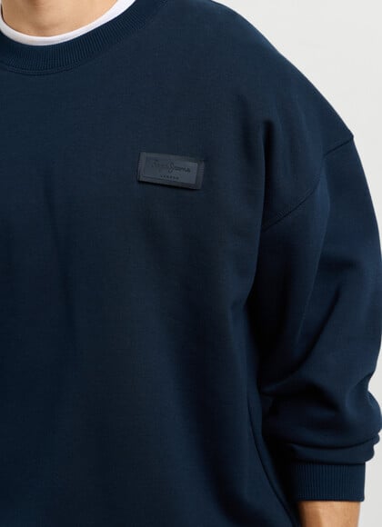 CASUAL FIT CREW NECK SWEATSHIRT