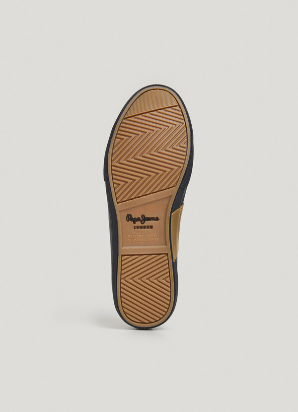 LEATHER EFFECT CLASSIC TRAINERS