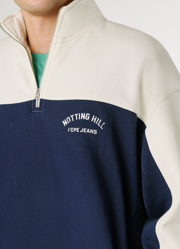 HIGH NECK HALF-ZIP SWEATSHIRT