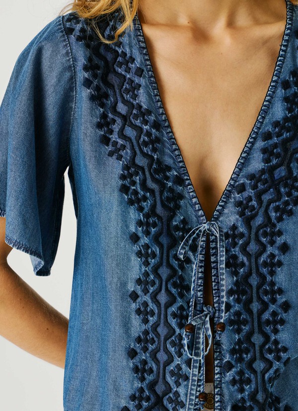 EMBROIDERED DETAILS BLOUSE