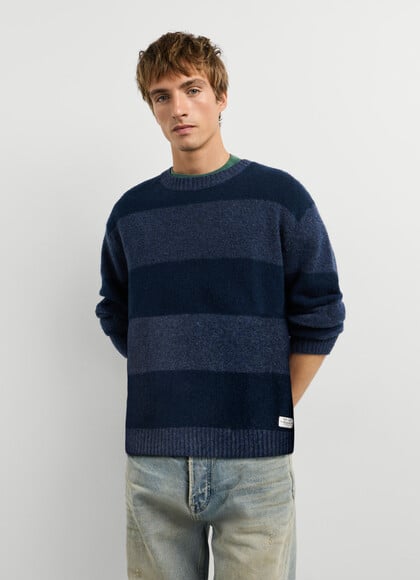 CASUAL FIT CREW NECK KNIT JUMPER