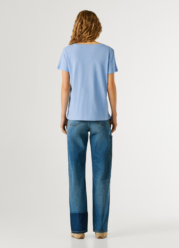 V-NECK EMBROIDERED LOGO T-SHIRT