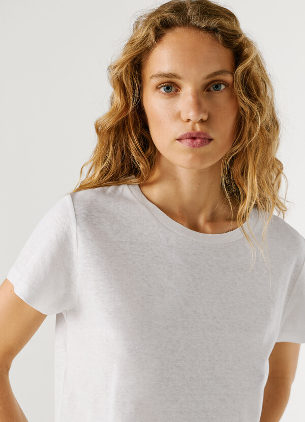 EMBROIDERED LOGO T-SHIRT