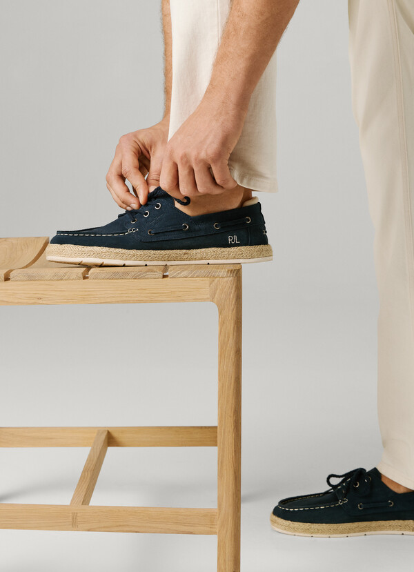 SUEDE BOAT SHOES
