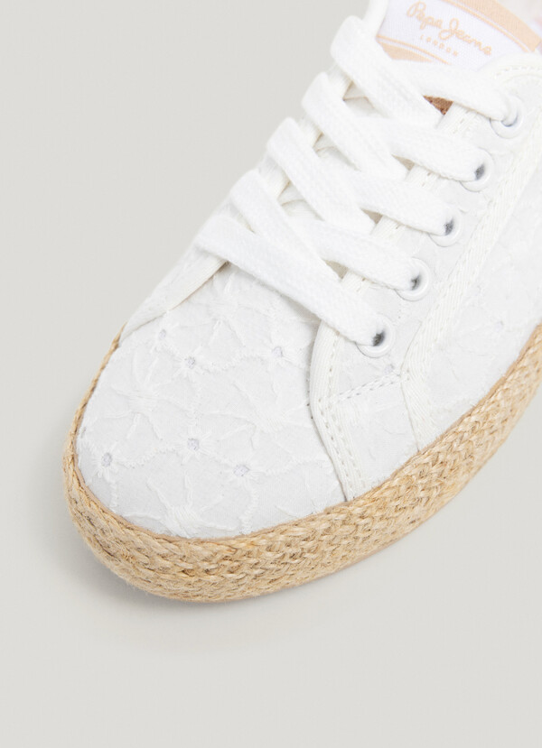 CLASSIC TRAINERS WITH EMBROIDERED DETAILS