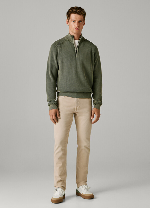 STANLEY- TAPER FIT MID-RISE JEANS