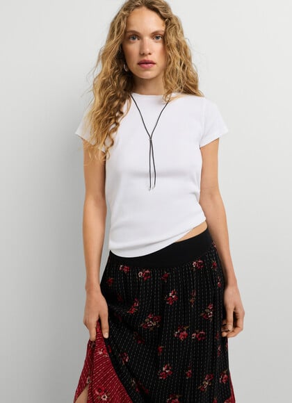 RIBBED EMBROIDERED LOGO T-SHIRT