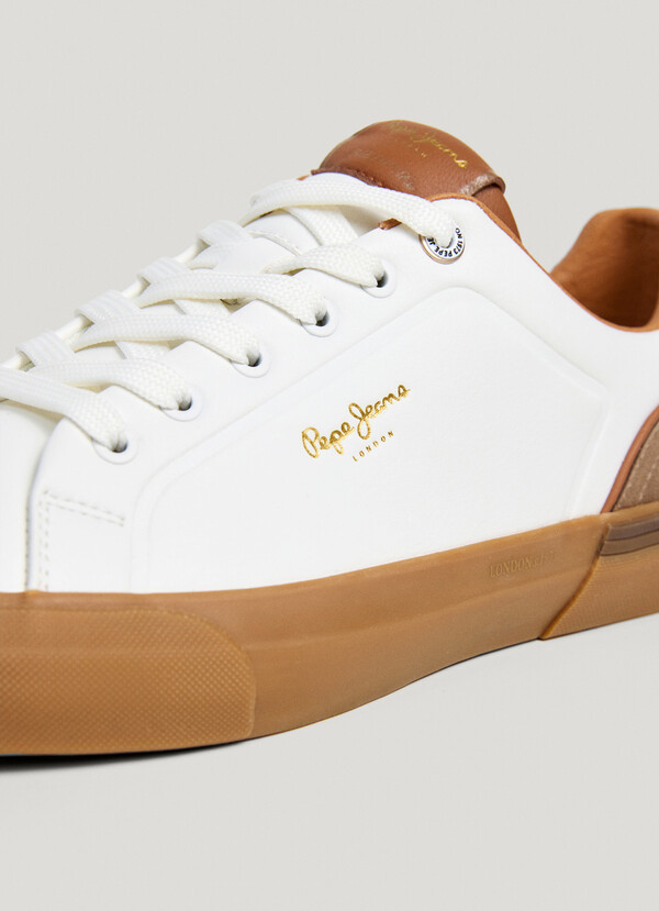 CLASSIC TRAINERS WITH SUEDE DETAILS