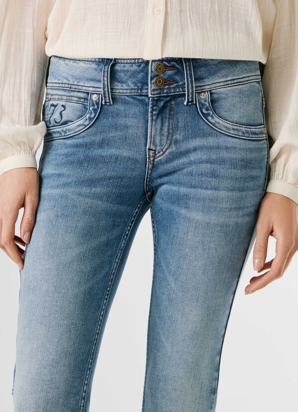 LOW-RISE SLIM FIT JEANS - VENUS