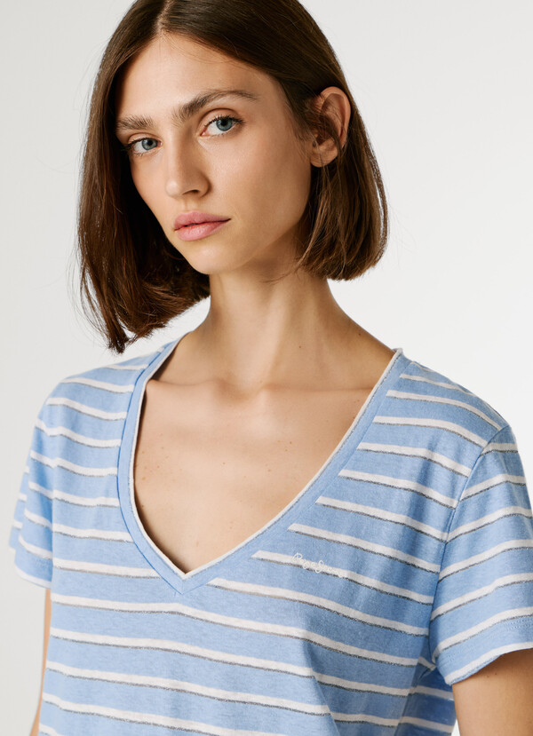 V-NECK STRIPED T-SHIRT