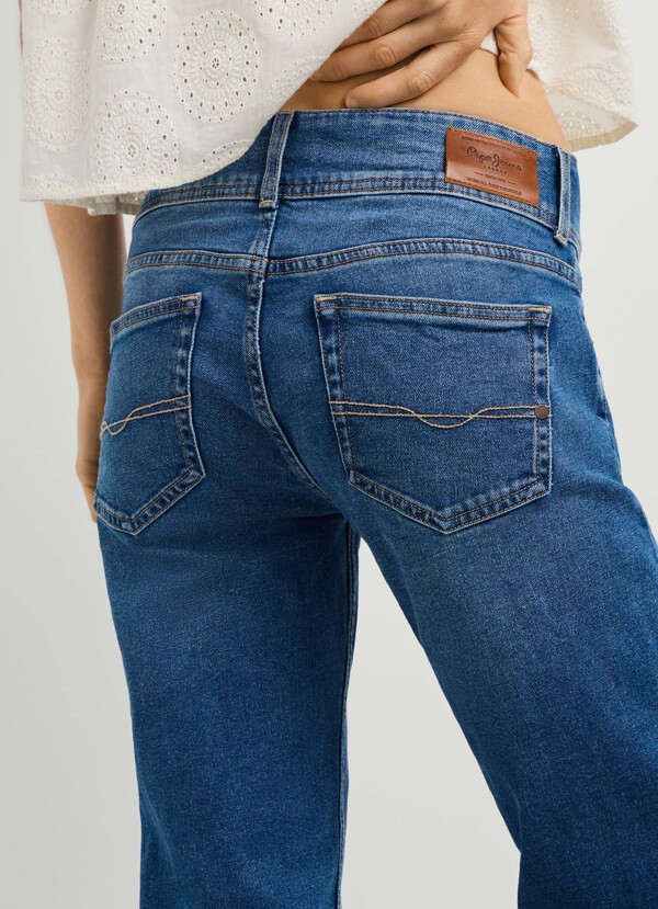 VENUS - LOW-RISE STRAIGHT FIT JEANS