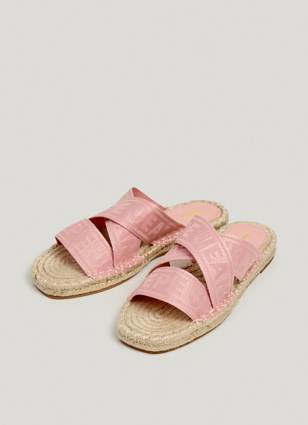 FLAT SANDALS WITH CROSSED STRAPS