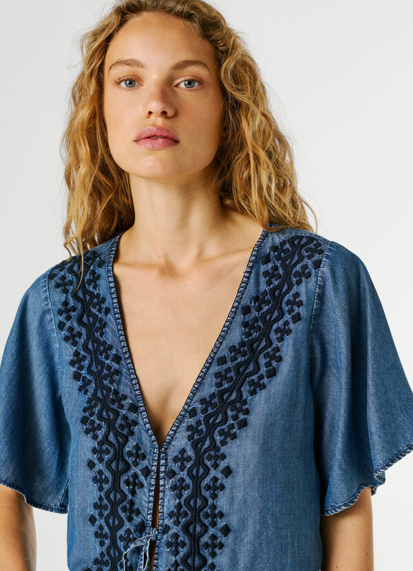 EMBROIDERED DETAILS BLOUSE