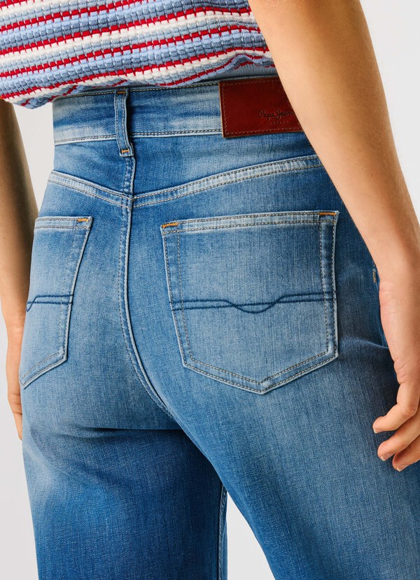 LEXA - HIGH-RISE STRAIGHT FIT JEANS