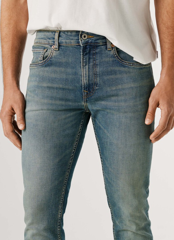 STANLEY- TAPER FIT MID-RISE JEANS