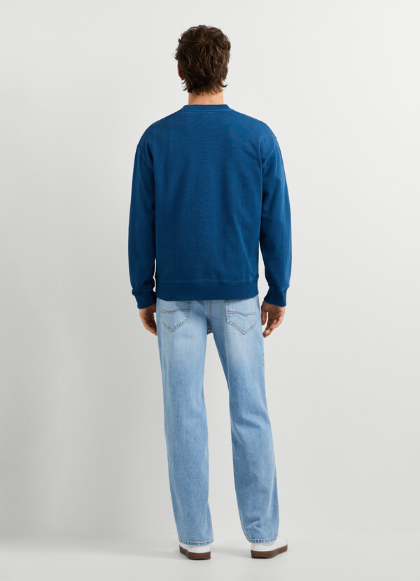 CREW NECK CASUAL FIT SWEATSHIRT