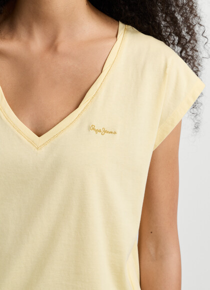 V-NECK LOGO PRINT T-SHIRT