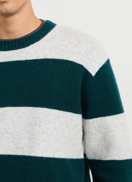 CASUAL FIT CREW NECK KNIT JUMPER
