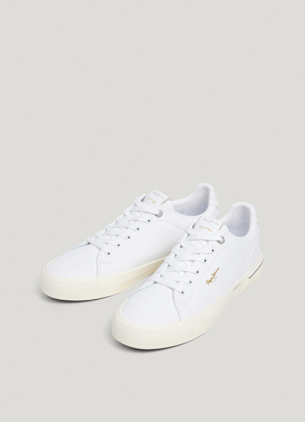 CLASSIC LACE-UP TRAINERS